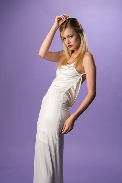 Vestido longo branco — Fotografia de Stock