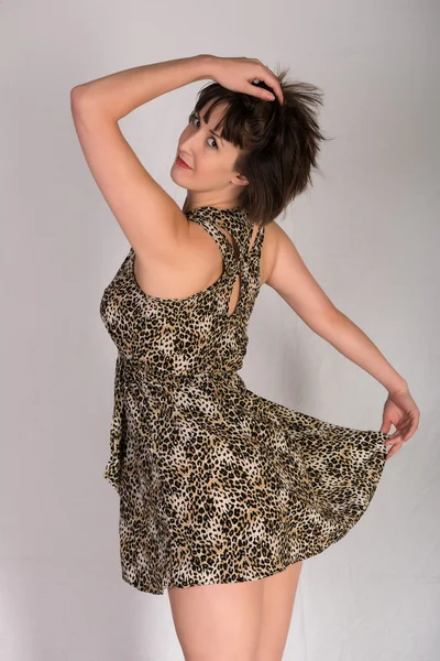 Vestido estampado de leopardo —  Fotos de Stock