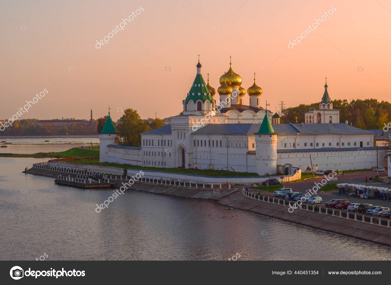 Свято-Троицкий Ипатьевский монастырь в Костроме