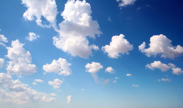 Himmel mit Wolken — Stockfoto