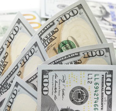 Yüz dolarlık banknot..