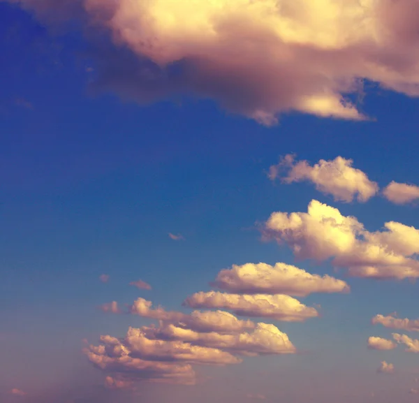Ουρανό με σύννεφα σε στυλ vintage. — Φωτογραφία Αρχείου