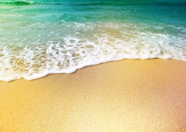 Deniz suyu ve kum dalgası