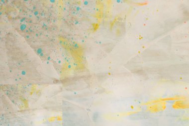 Sanatsal akrilik mürekkep, suluboya elle boyanmış leke duvarı. Soyut rahatlama dokusu fırça darbesi. Beyaz, bej rengi pastel arka plan..