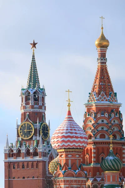 Cattedrale Basilio Torre Spasskaya Del Cremlino Mosca Una Giornata Gelida — Foto Stock