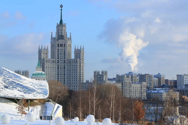 Vista Desde Parque Zaryadye Hasta Rascacielos Moscú Kitay Gorod —  Fotos de Stock