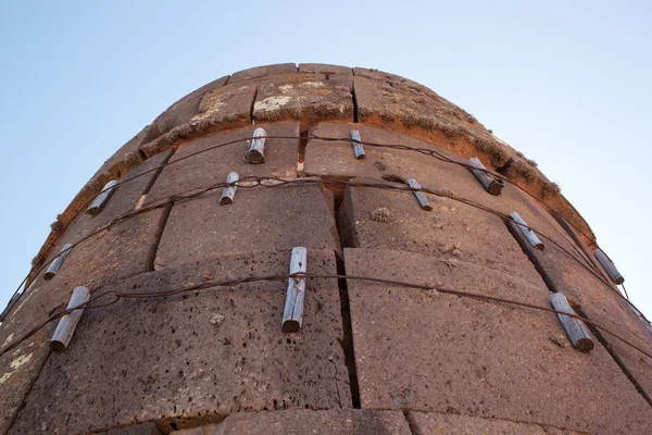 Closeup uma torre de Sillustani (com estruturas de apoio), Lak — Fotografia de Stock