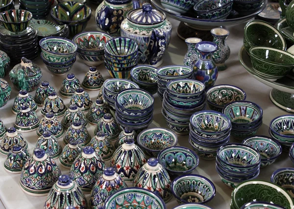 Showcase Souvenirs Ceramic Plates Pialas Uzbekistan — Stock Photo, Image