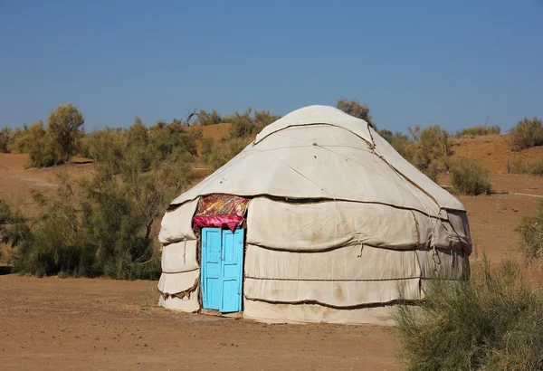 Yurta en el campamento turístico, vista lateral — Foto de Stock