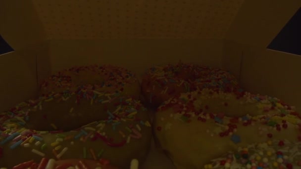 Donuts em uma caixa — Vídeo de Stock