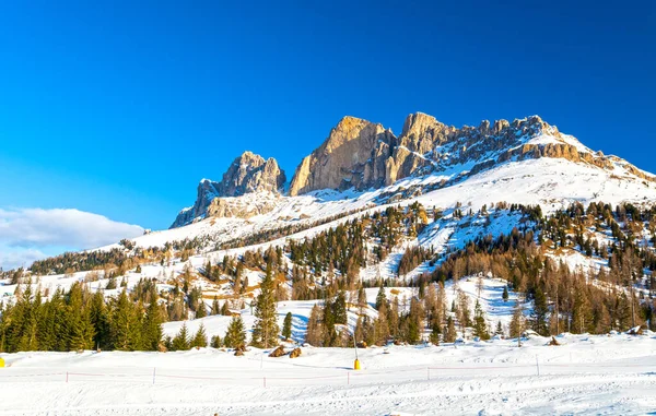 意大利Carezza Karersee滑雪度假区Dolomites山区 南蒂罗尔的滑雪升降机和斜坡 — 图库照片