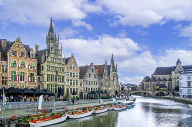 Gent, Belçika - Graslei Gent 'in tarihi şehir merkezinde Leie River, Doğu Flanders ile birlikte,
