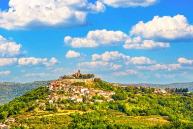 Hırvatistan 'ın Istria yarımadasındaki Motovun kasabası