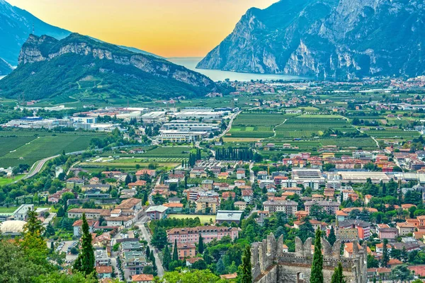 Arco Směrem Riva Del Garda Trentino Itálie Břehu Jezera Garda — Stock fotografie