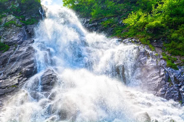 罗马尼亚锡比乌县特兰西瓦尼亚喀尔巴阡山法加拉山脉的Balea瀑布 — 图库照片
