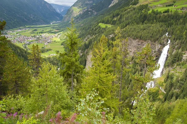 Hegyi falu, Ötztal, tirol, Ausztria — Stock Fotó