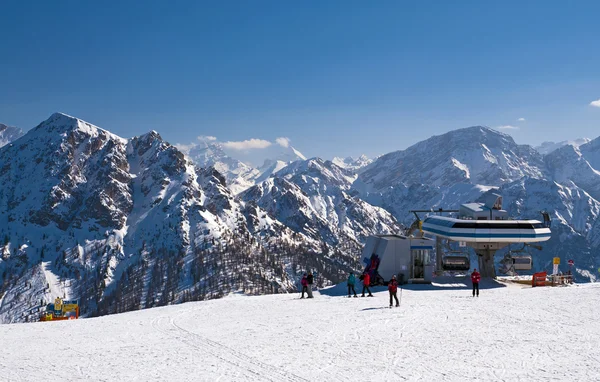 Pista de esquí en Dolomitas, Italia — Foto de Stock