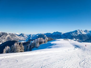 Avusturya 'da dağ manzarası, kışın Lofer kayak merkezi, Zell am' da. Avusturya 'da bölge.