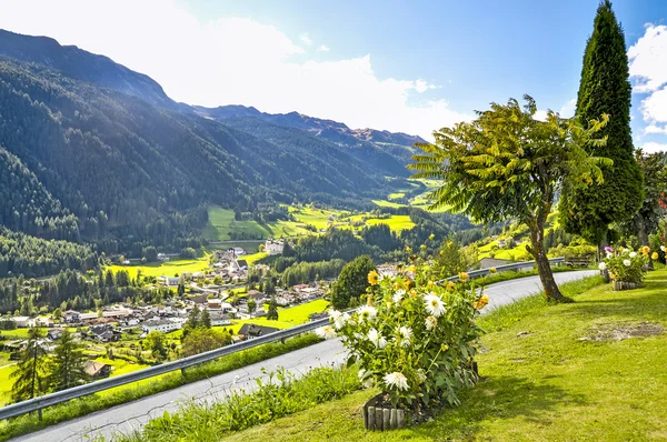 Valle de la montaña en Italia — Foto de Stock