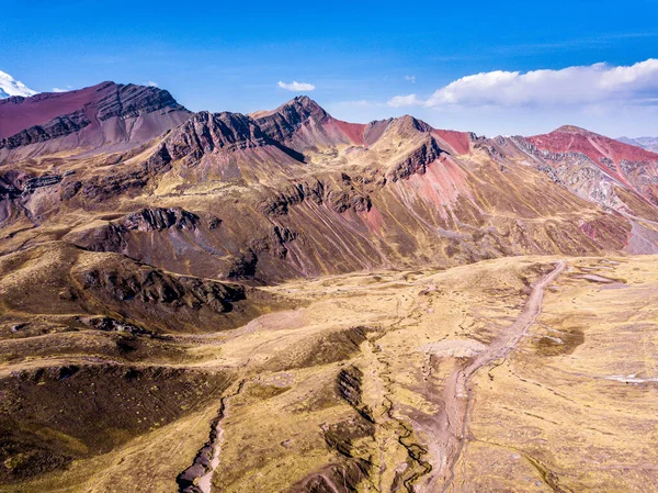 Andes, Güney Amerika 'daki yüksek dağ manzarası