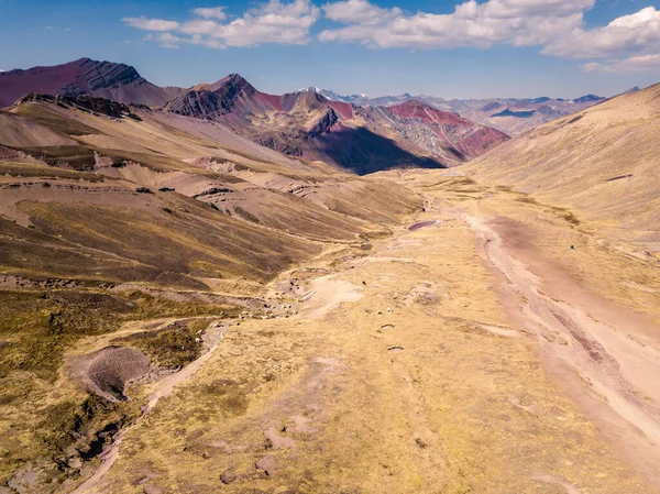 Andes, Güney Amerika 'daki yüksek dağ manzarası