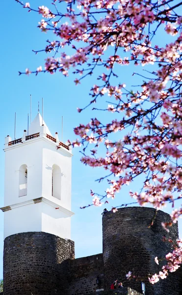 Glockenturm des Dorfes Monsaraz — Stockfoto