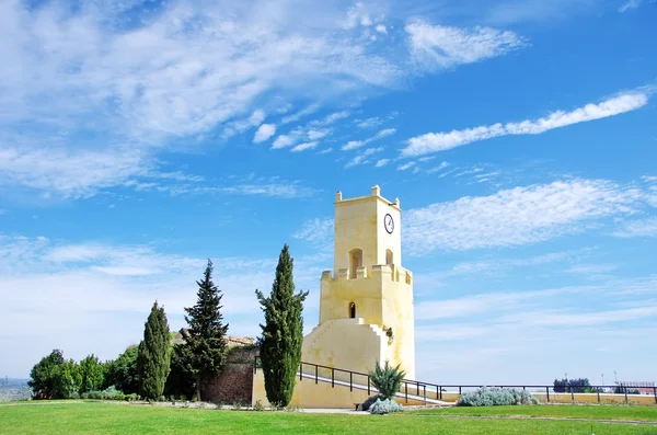 Toren in kasteel van Moura dorp, Portugal — Stockfoto