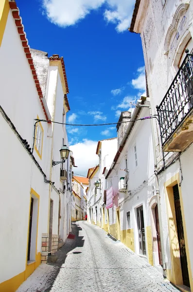 Bir Elvas, Alentejo, Portekiz eski sokak — Stok fotoğraf