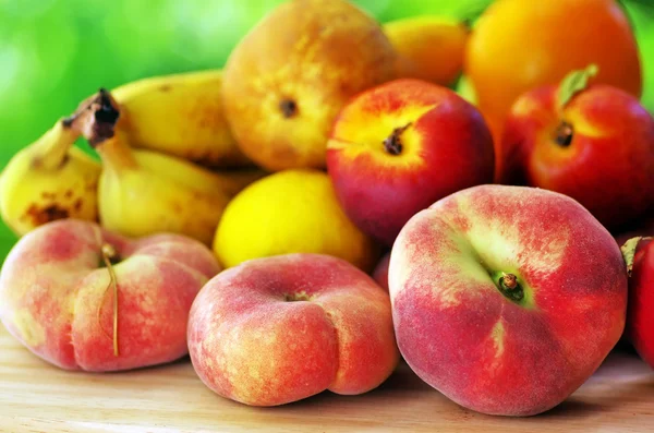 Nectarines, Peach  on wooden table — Stock Photo, Image