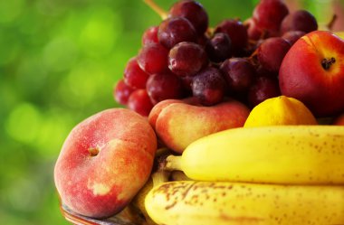 Olgun şeftali ve grappes