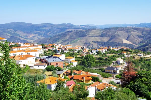 Vila no vale do douro, Portugal — Fotografia de Stock