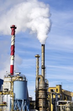 uzun boylu duman Kuleli endüstriyel fabrika