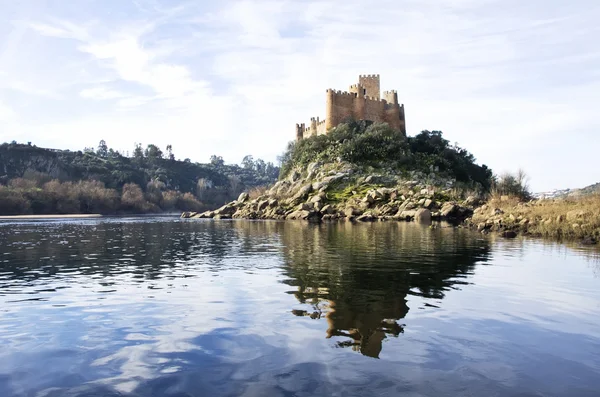 Castello Almourol situato sul fiume Tejo — Foto Stock