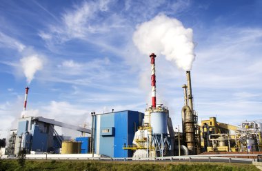  uzun boylu duman Kuleli endüstriyel fabrika