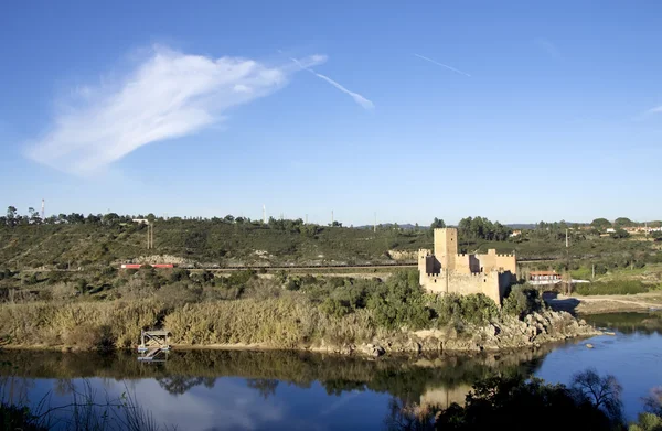 Castello Almourol, una piccola isola nel fiume Tejo in Portogallo — Foto Stock