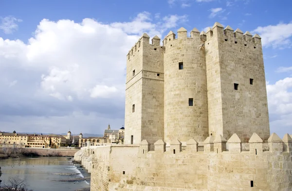 Tour Calahorra sur le pont romain de Cordoue, Andalousie, Spai — Photo