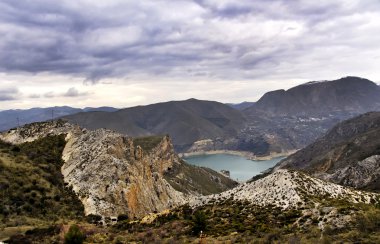 havzanın Sierra Nevada görünümünü. İspanya