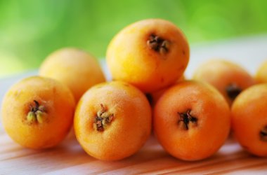 nispero, Japon muşmulası meyve, masada