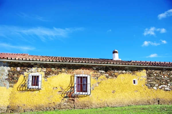 Antigua fachada de casa poruguesa — Foto de Stock