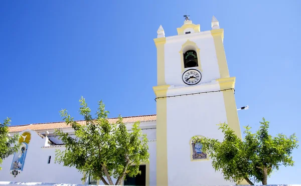 Kostel v obci Ferragudo, Algarve, Portugalsko — Stock fotografie