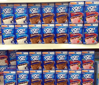 Birçok Pop Tart kutusu bir mağaza raf
