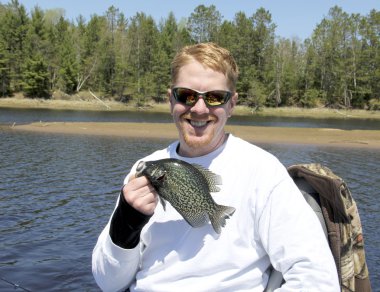 Siyah Crappie ile balıkçı