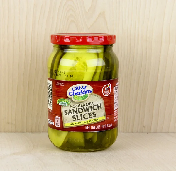 Tarro de Gran Gherkins Sandwich rebanadas encurtidos — Foto de Stock