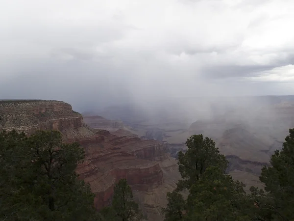 Tormenta en el Gran Cañón —  Fotos de Stock