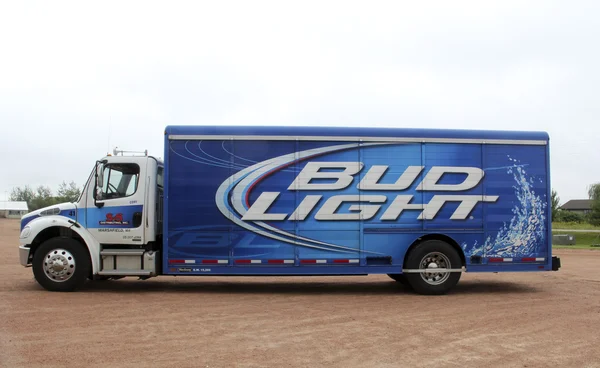 Bud Light delivery truck — Stock Photo, Image
