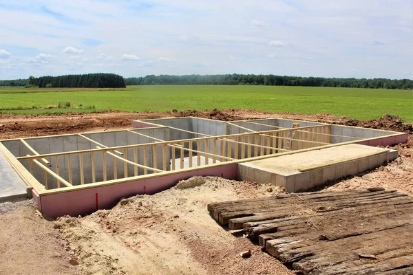 Kellerverschmutzungsmittel Für Ein Haus — Stockfoto