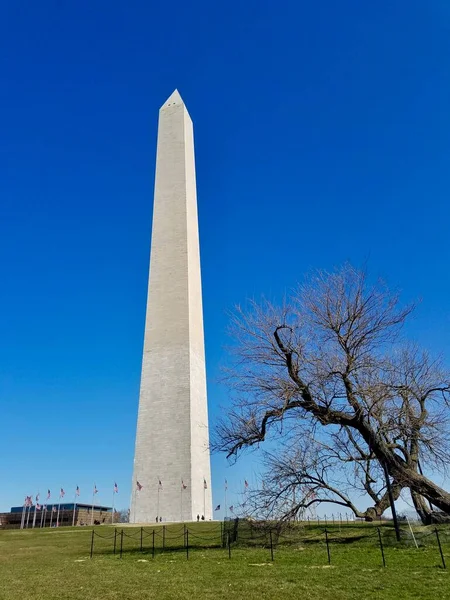 Washington Monument Tegen Een Blauwe Zomerhemel — Stockfoto
