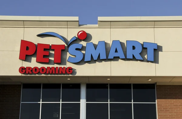 Pet Smart Sign em uma frente de loja — Fotografia de Stock