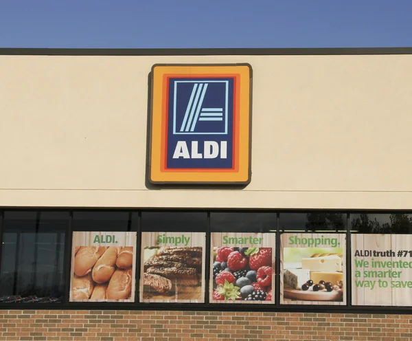 Signo de Aldi en una tienda — Foto de Stock