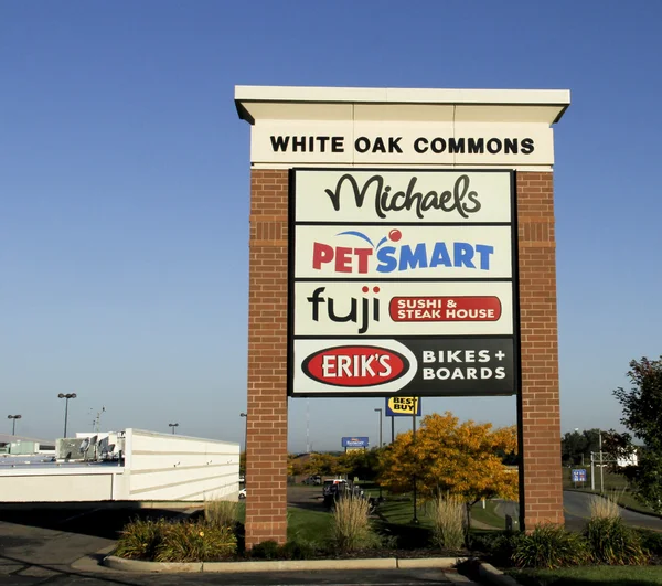 Strip Mall entrance sign. — Stock Photo, Image